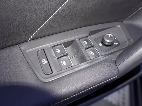 Used 2022 Volkswagen Tiguan SE image 14