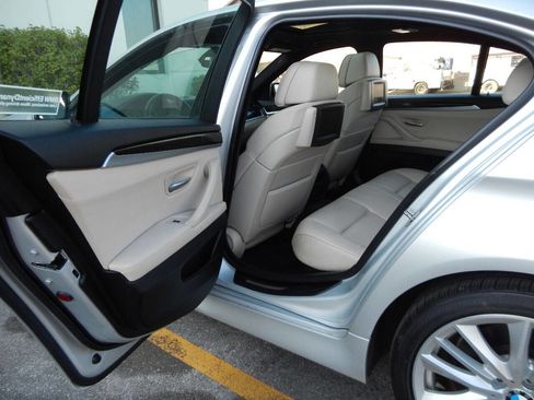 Used 2012 BMW 550i xDrive Sedan image 29