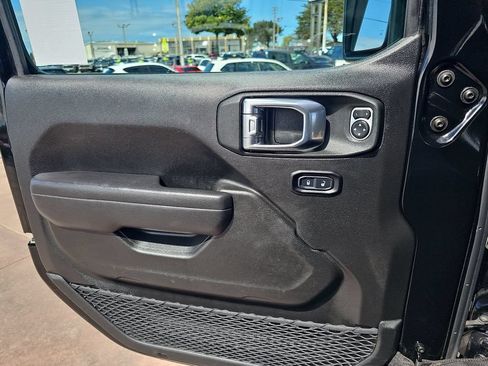 Used 2025 Jeep Wrangler Unlimited Sport AWD/4WD image 26