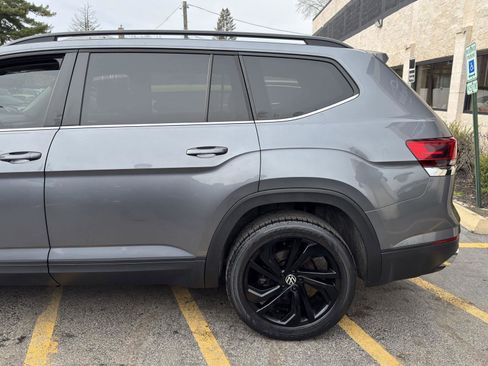Used 2023 Volkswagen Atlas SE image 3