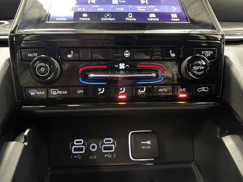 Used 2023 Jeep Grand Cherokee Laredo w/ Luxury Tech Group I image 18