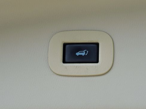 Used 2017 INFINITI QX80 4WD w/ Deluxe Technology Package image 16
