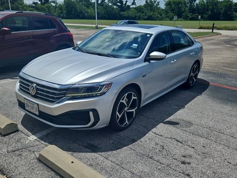 Used 2020 Volkswagen Passat 2.0T R-Line FWD image 1