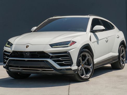 Used 2020 Lamborghini Urus AWD/4WD image 3