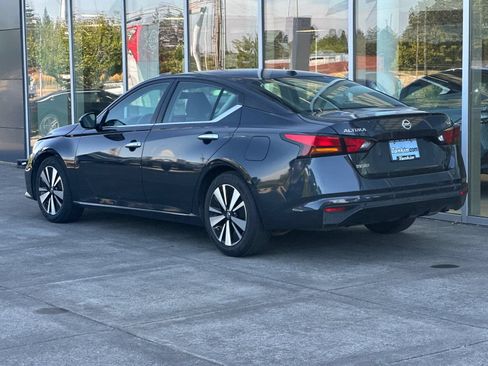 Used 2022 Nissan Altima 2.5 SV FWD image 5