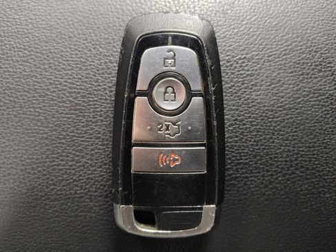 Used 2019 Ford Explorer XLT image 32