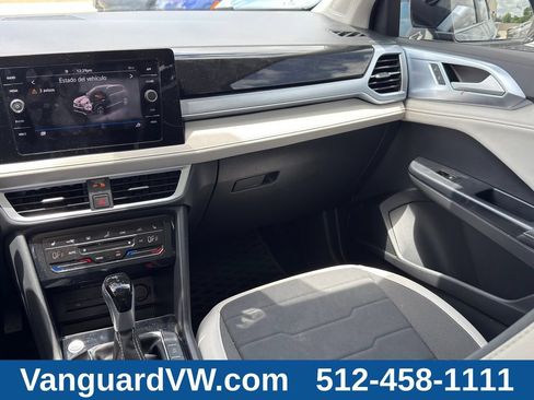 Used 2025 Volkswagen Taos SE w/ Panoramic Sunroof Package FWD image 24