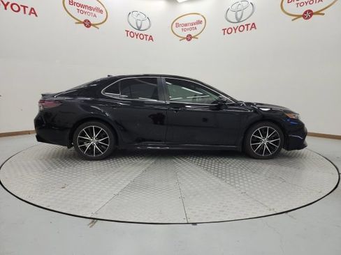 Used 2021 Toyota Camry SE FWD image 3