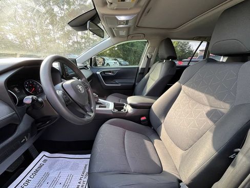 Used 2019 Toyota RAV4 XLE w/ Convenience Package FWD image 27