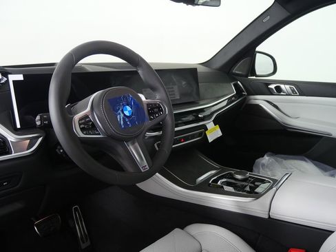 Used 2026 BMW X5 sDrive40i w/ M Sport Package RWD image 13
