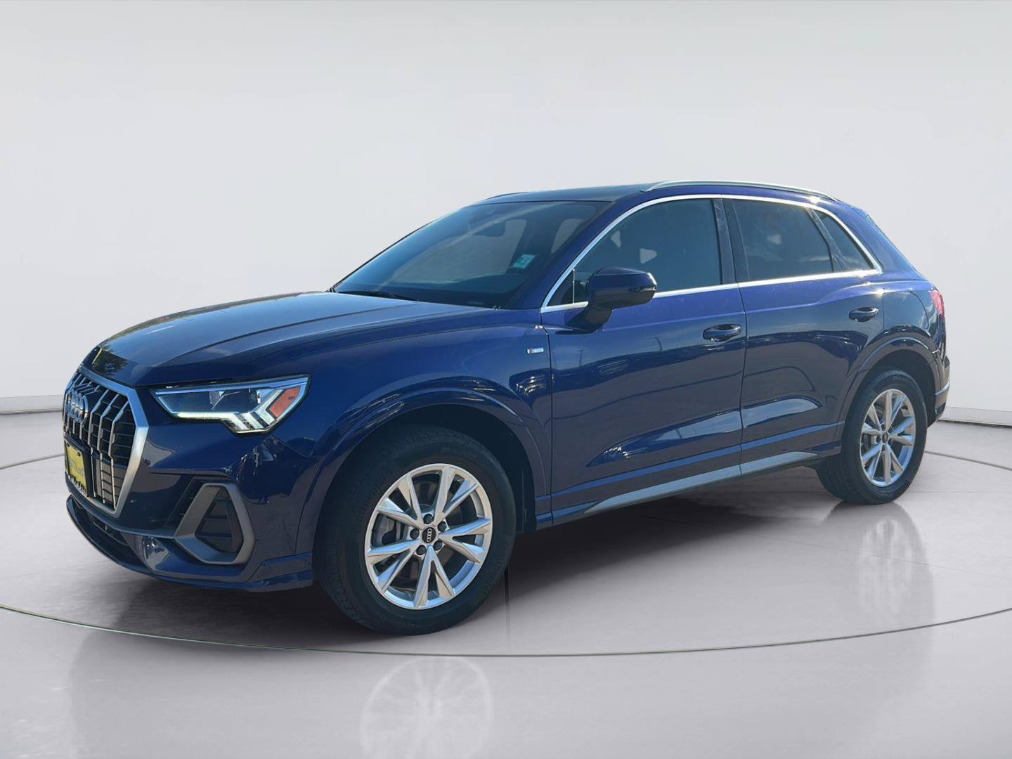 Used 2024 Audi Q3 2.0T Premium AWD/4WD image 1