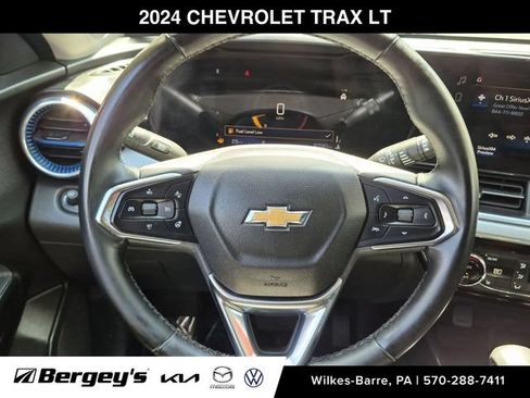 Used 2024 Chevrolet Trax LT w/ LT Convenience Package FWD image 16