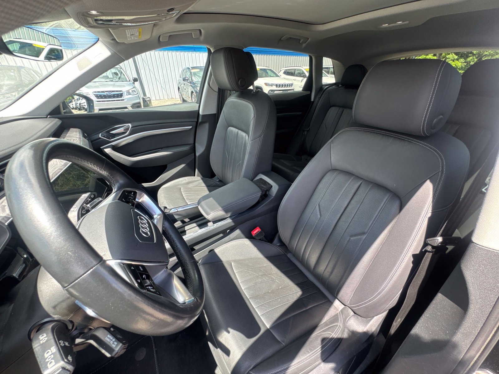 Used 2022 Audi e-tron Premium Plus AWD/4WD image 17
