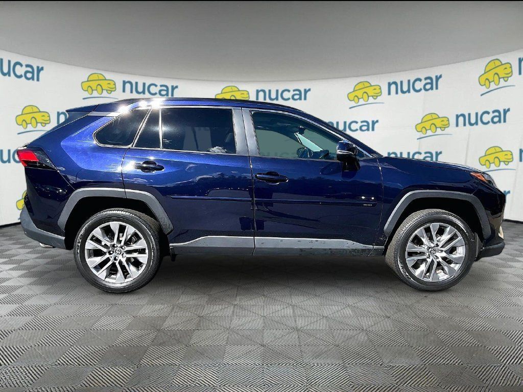 Used 2022 Toyota RAV4 XLE Premium AWD/4WD image 7