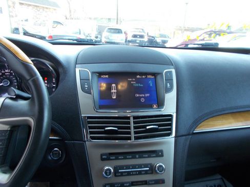 Used 2012 Lincoln MKT FWD image 12