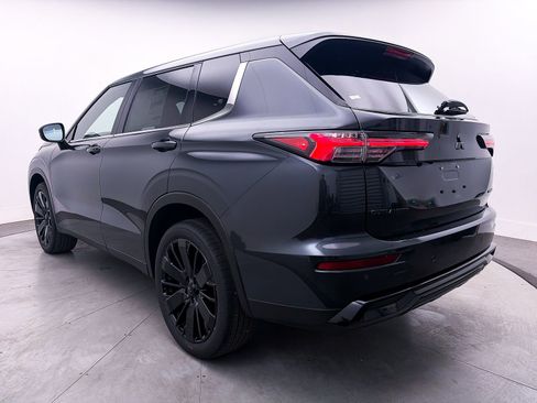 New 2026 Mitsubishi Outlander LE FWD image 8