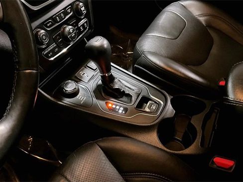 Used 2021 Jeep Cherokee Latitude Lux w/ Comfort/Convenience Group image 34