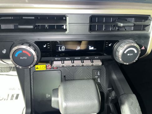 Used 2024 Toyota Tacoma SR5 AWD/4WD image 21