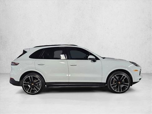 Used 2022 Porsche Cayenne Platinum Edition AWD/4WD image 4