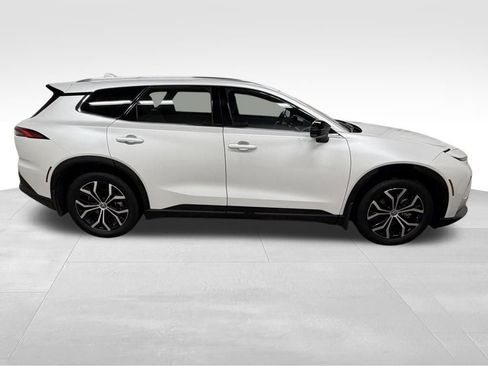 Used 2025 Toyota Crown Signia image 6