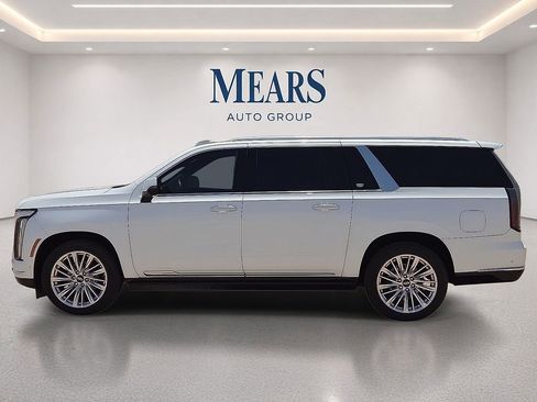 Used 2025 Cadillac Escalade ESV Premium Luxury w/ Touring Package AWD/4WD image 2