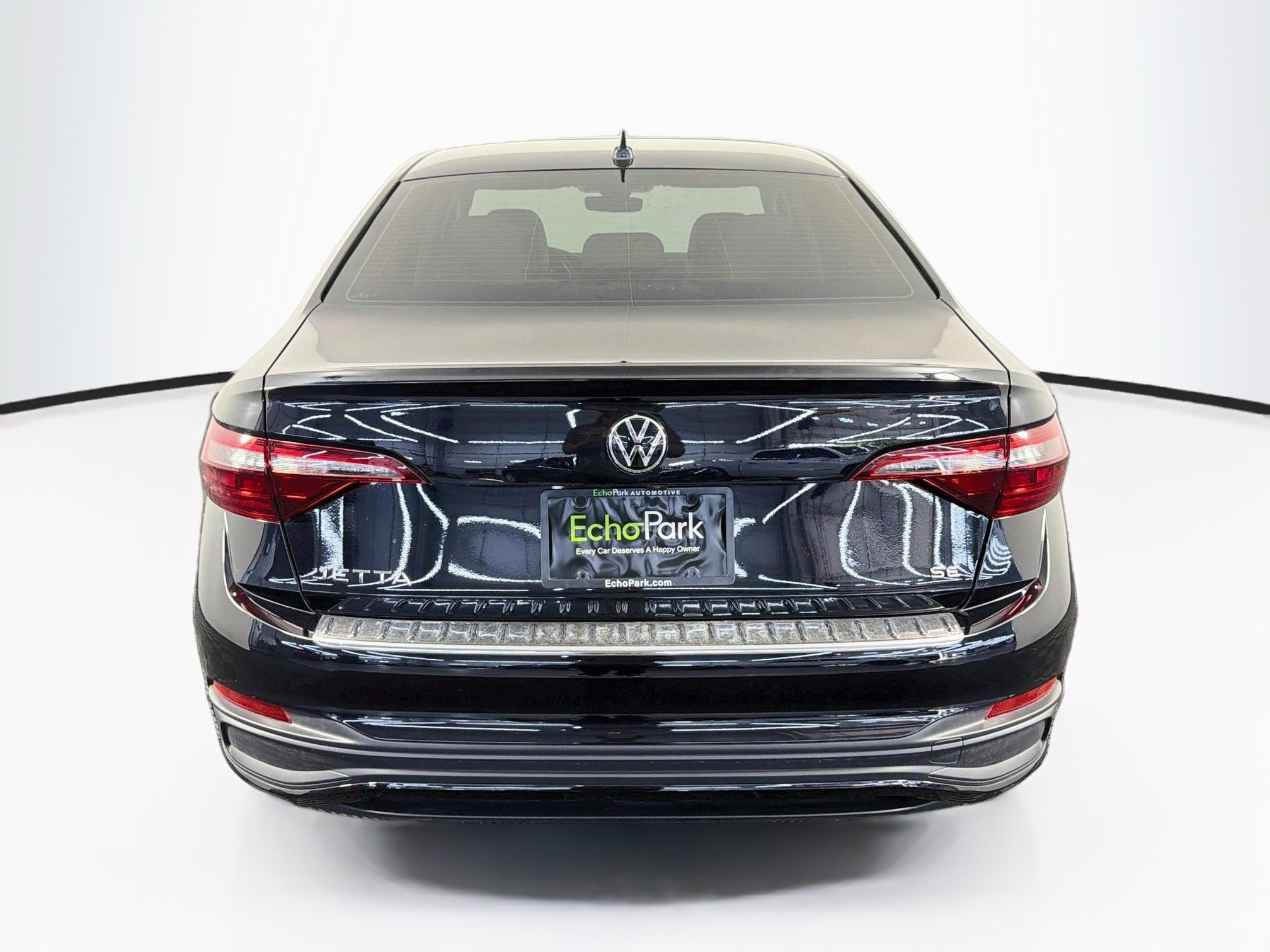 Used 2024 Volkswagen Jetta SE w/ Panoramic Sunroof Package FWD image 7