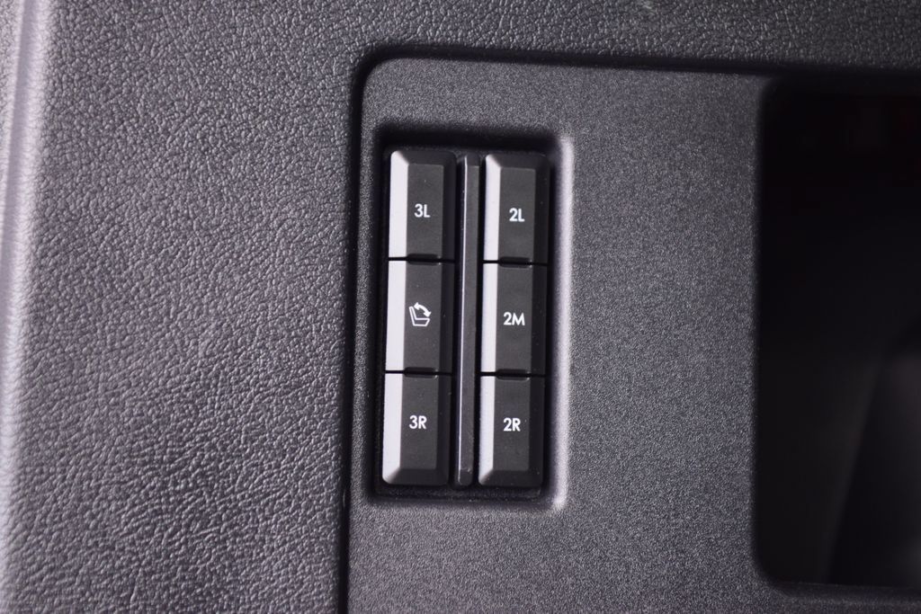Used 2024 Lincoln Navigator L 4WD image 23