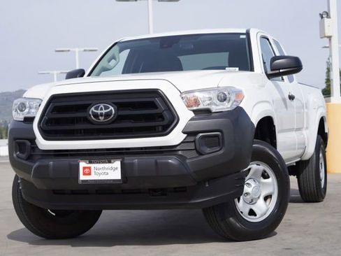 Used 2022 Toyota Tacoma SR image 3