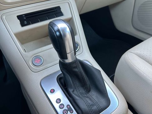 Used 2016 Volkswagen Tiguan SE image 30