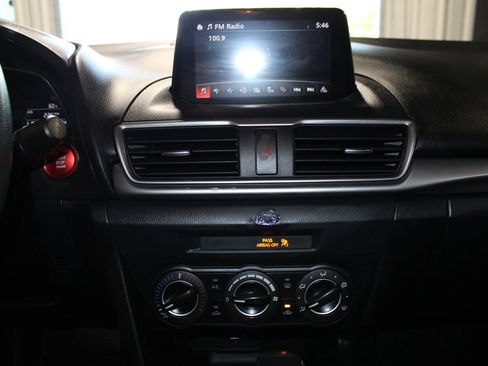 Used 2017 MAZDA MAZDA3 Sport w/ Preferred Equipment Package image 17