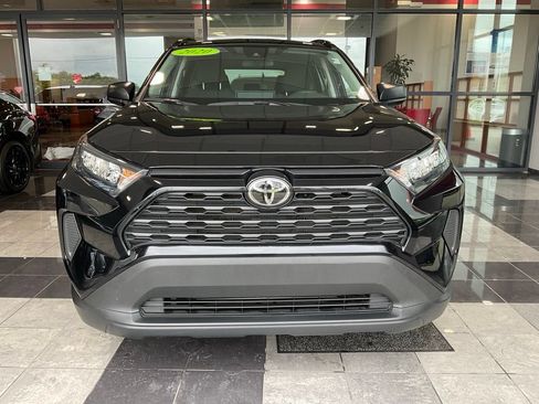 Used 2020 Toyota RAV4 LE FWD image 2