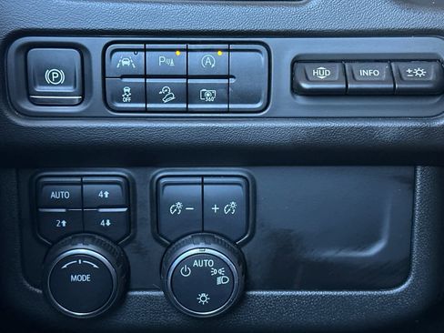 Used 2024 Chevrolet Tahoe High Country AWD/4WD image 32