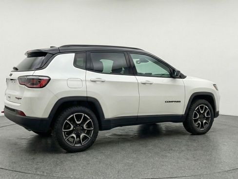Used 2025 Jeep Compass Trailhawk AWD/4WD image 9