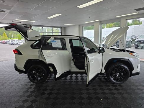 Used 2022 Toyota RAV4 SE w/ Convenience Package AWD/4WD image 17