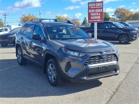 Used 2022 Toyota RAV4 LE image 3