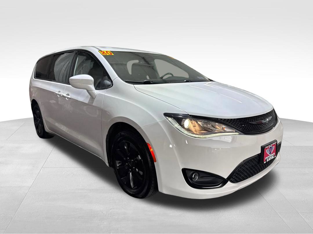 Used 2020 Chrysler Pacifica Touring w/ S Appearance Package FWD image 3
