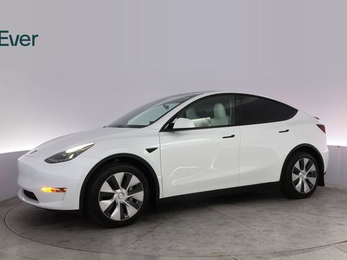 Used 2023 Tesla Model Y Long Range AWD/4WD image 18