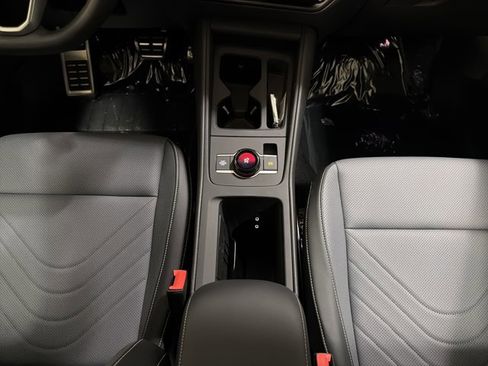 New 2026 Volkswagen Tiguan SE R-Line AWD/4WD image 34