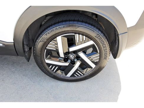 Used 2025 Nissan Kicks SV FWD image 12