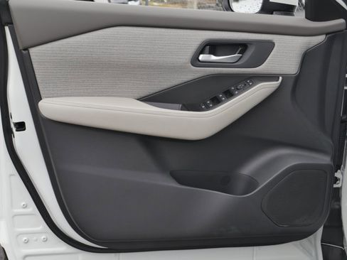 Certified 2022 Nissan Rogue SV image 30