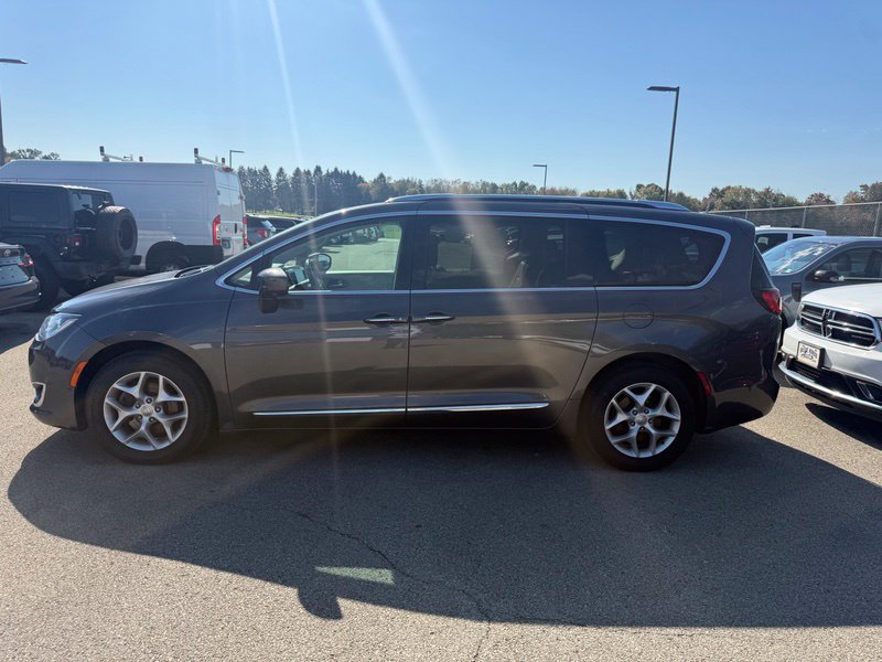 Used 2018 Chrysler Pacifica Touring-L Plus FWD image 20