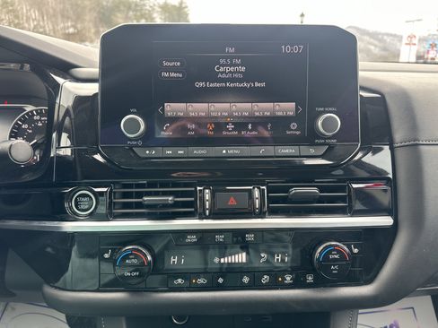 Used 2024 Nissan Pathfinder SV image 13