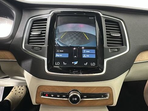 Used 2021 Volvo XC90 T6 Momentum AWD/4WD image 24