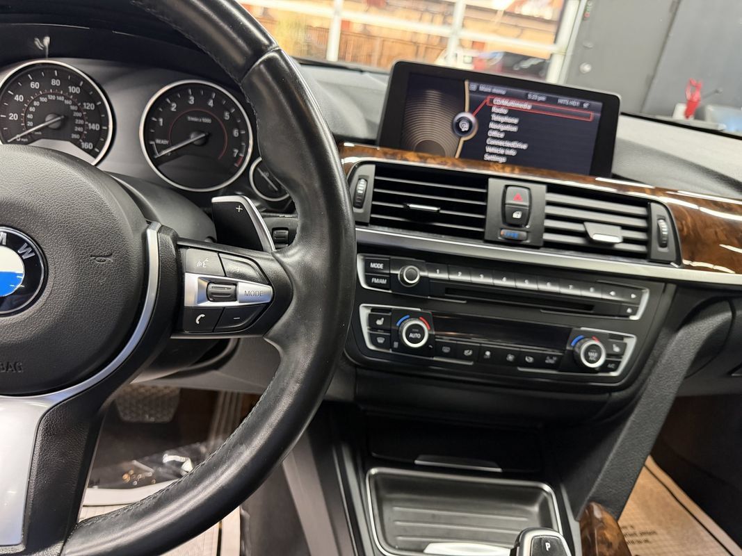 Used 2013 BMW 335i xDrive Sedan AWD/4WD image 26
