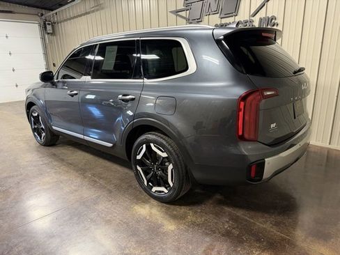 Used 2024 Kia Telluride S w/ S Sunroof Package image 5