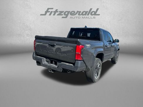 Used 2024 Toyota Tacoma TRD Sport w/ TRD Sport Upgrade Package image 5