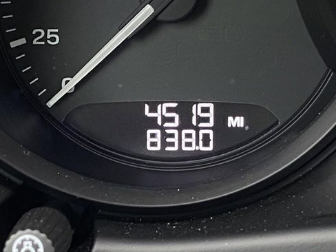 Certified 2024 Porsche Macan image 18