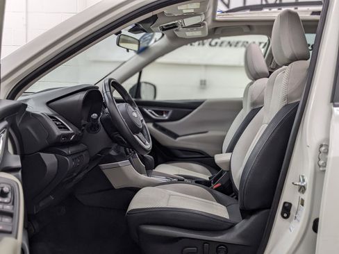 Used 2023 Subaru Forester Premium image 3