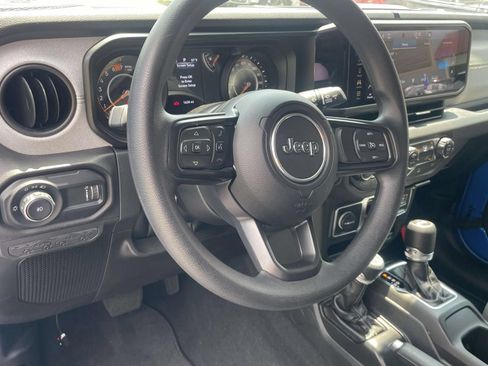 Used 2025 Jeep Wrangler Sport AWD/4WD image 18