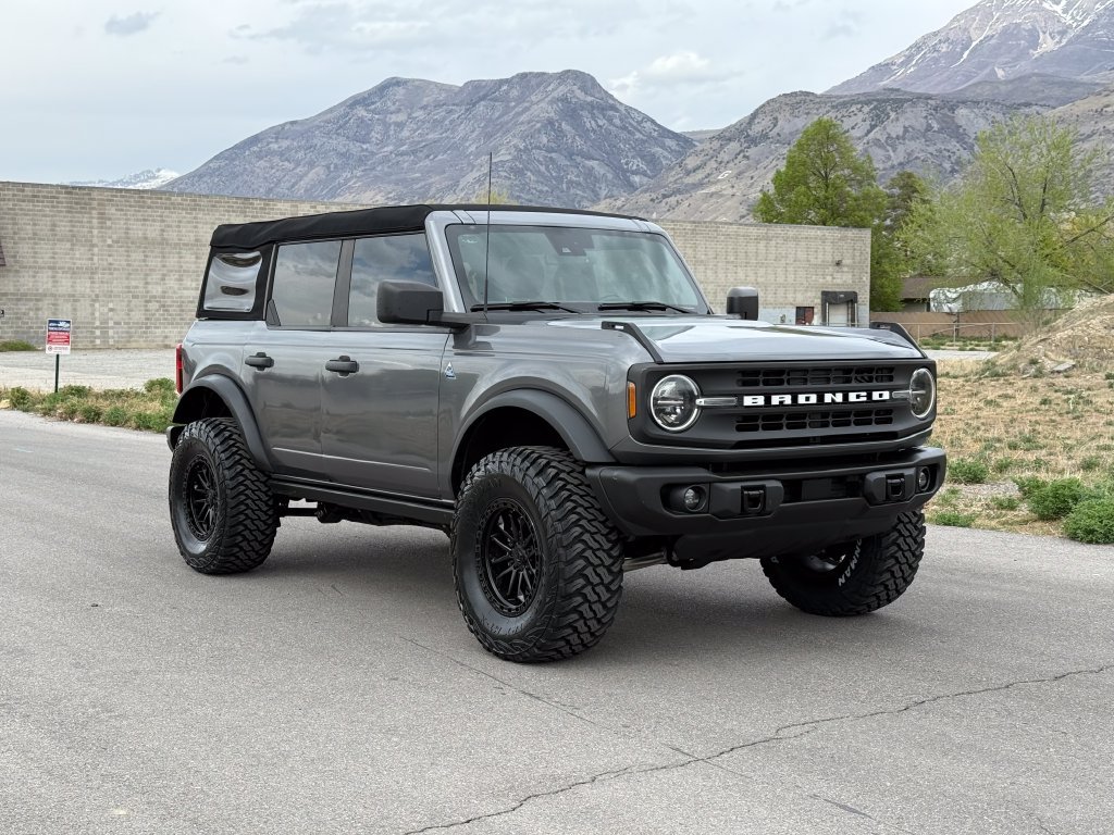 Used 2023 Ford Bronco Black Diamond AWD/4WD image 1